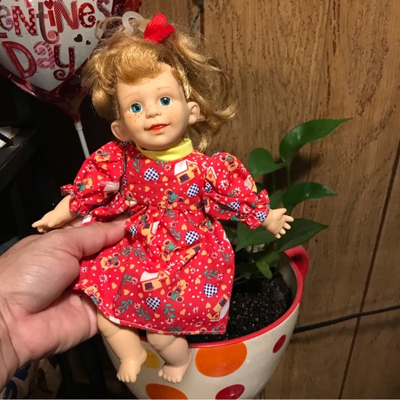 VTG 1990’S WAY OUT TOYS 9” FRECKLES POUT BLONDE PONYTAIL EXPRESSION DOLL - Picture 3 of 16